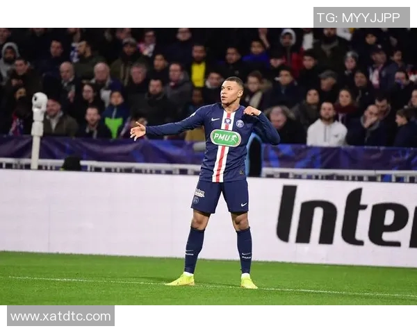 21号球星崭露头角 足球场上的传奇人物谁才是21号背后的真正英雄